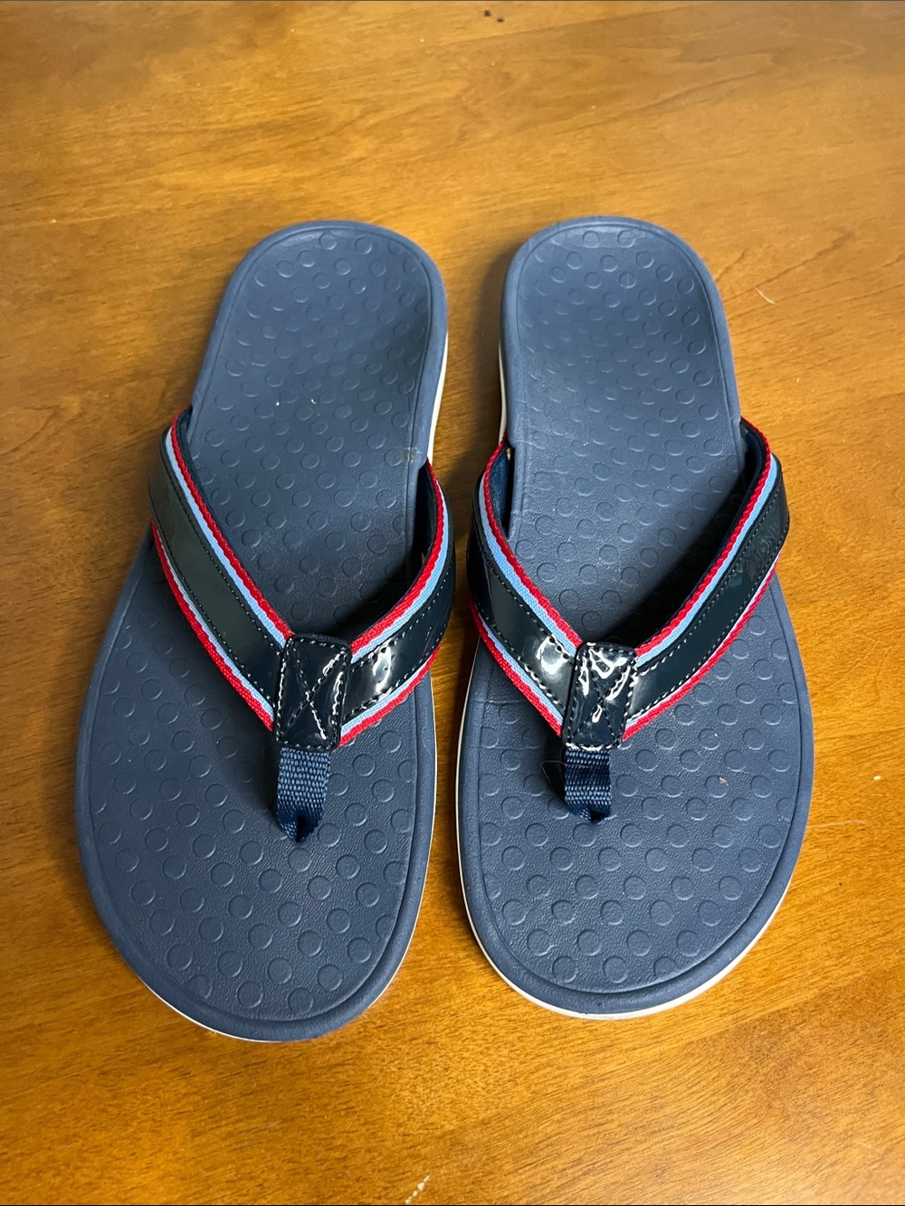 Vionic Navy and Red Women's Flip Flop Sandals